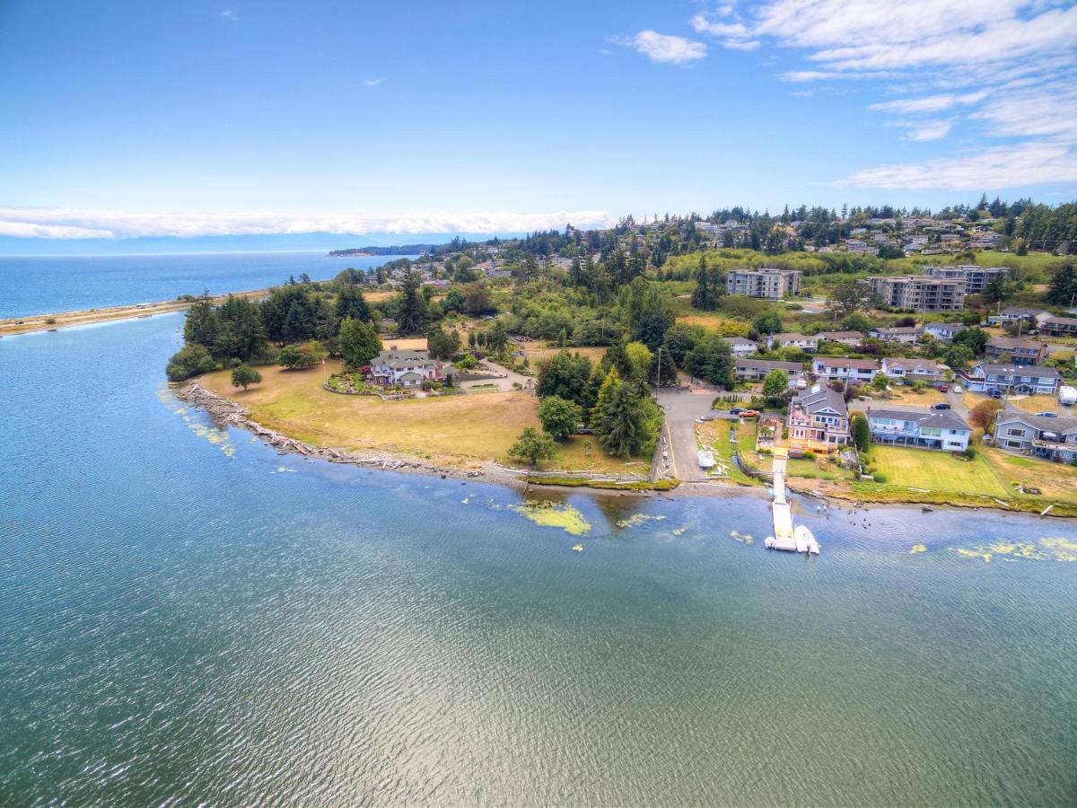 Birds Of A Feather Victoria Oceanfront Studio Suites Colwood Exterior photo