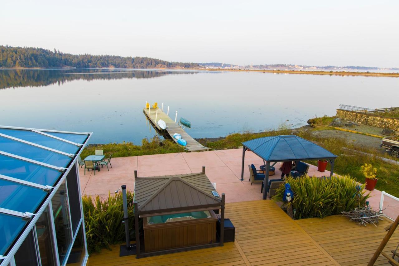 Birds Of A Feather Victoria Oceanfront Studio Suites Colwood Exterior photo