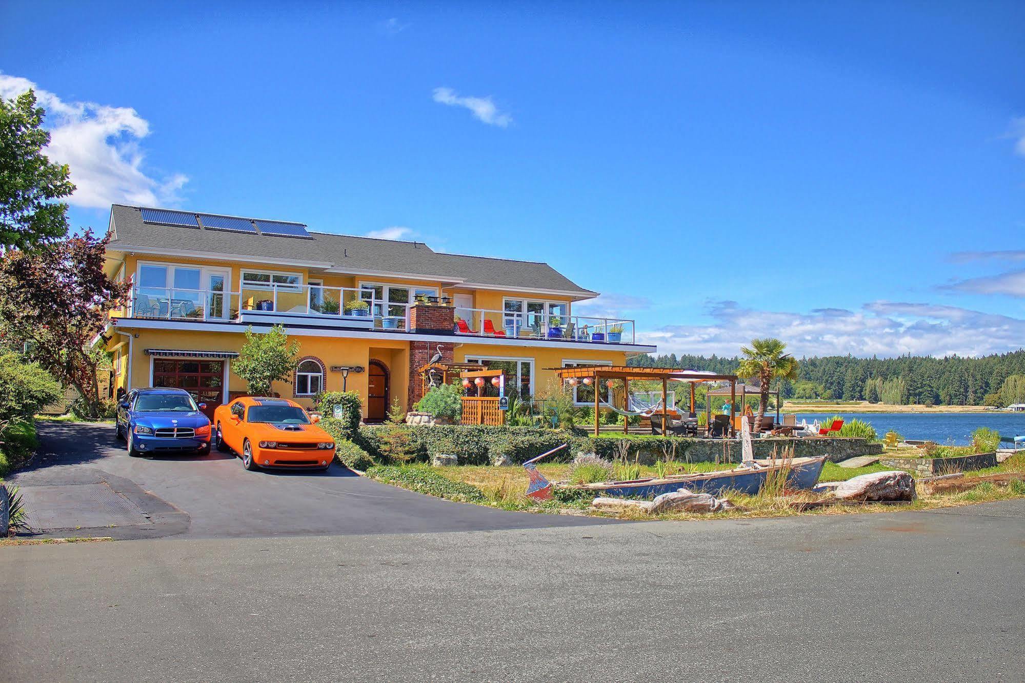 Birds Of A Feather Victoria Oceanfront Studio Suites Colwood Exterior photo