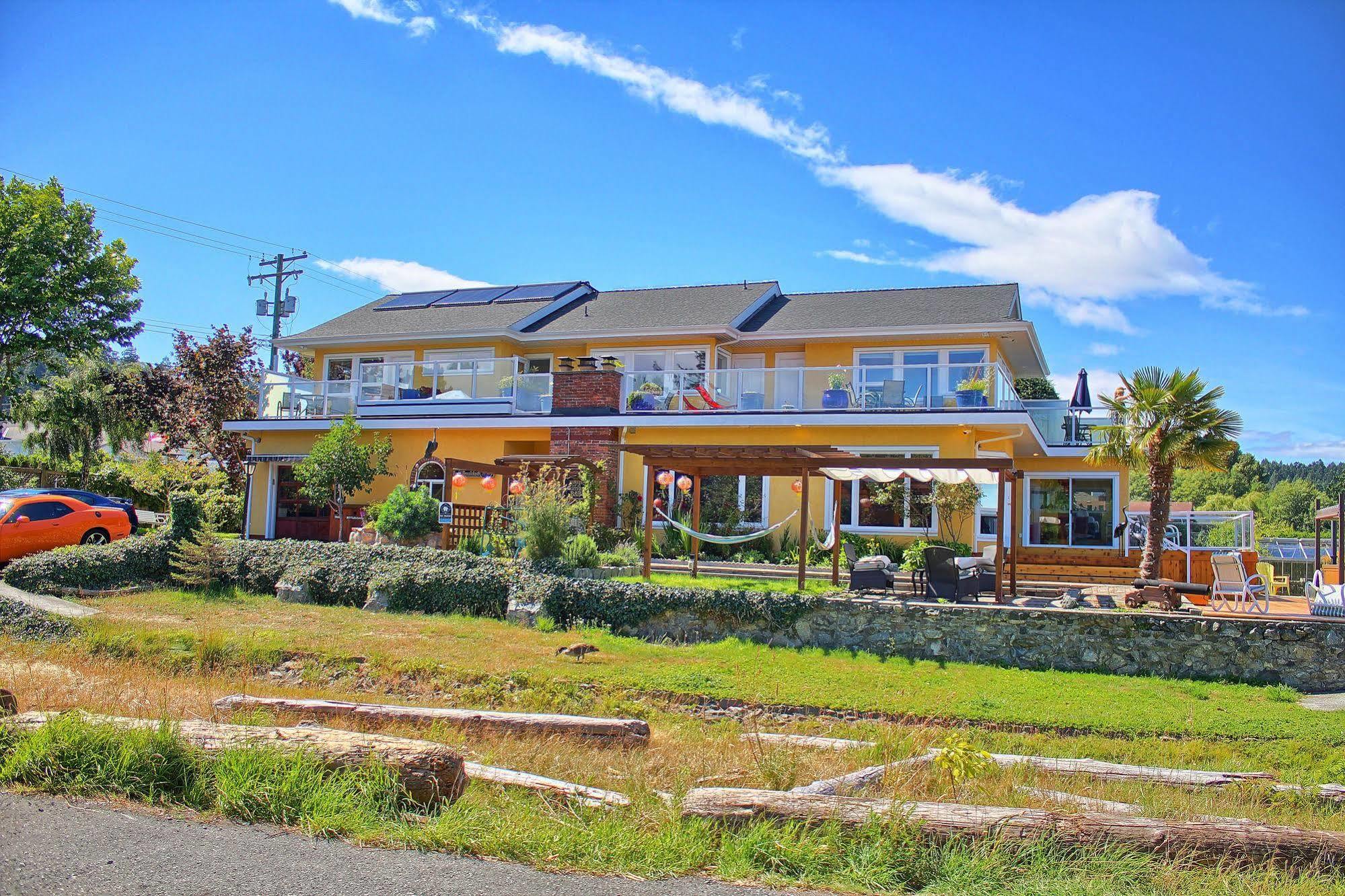 Birds Of A Feather Victoria Oceanfront Studio Suites Colwood Exterior photo