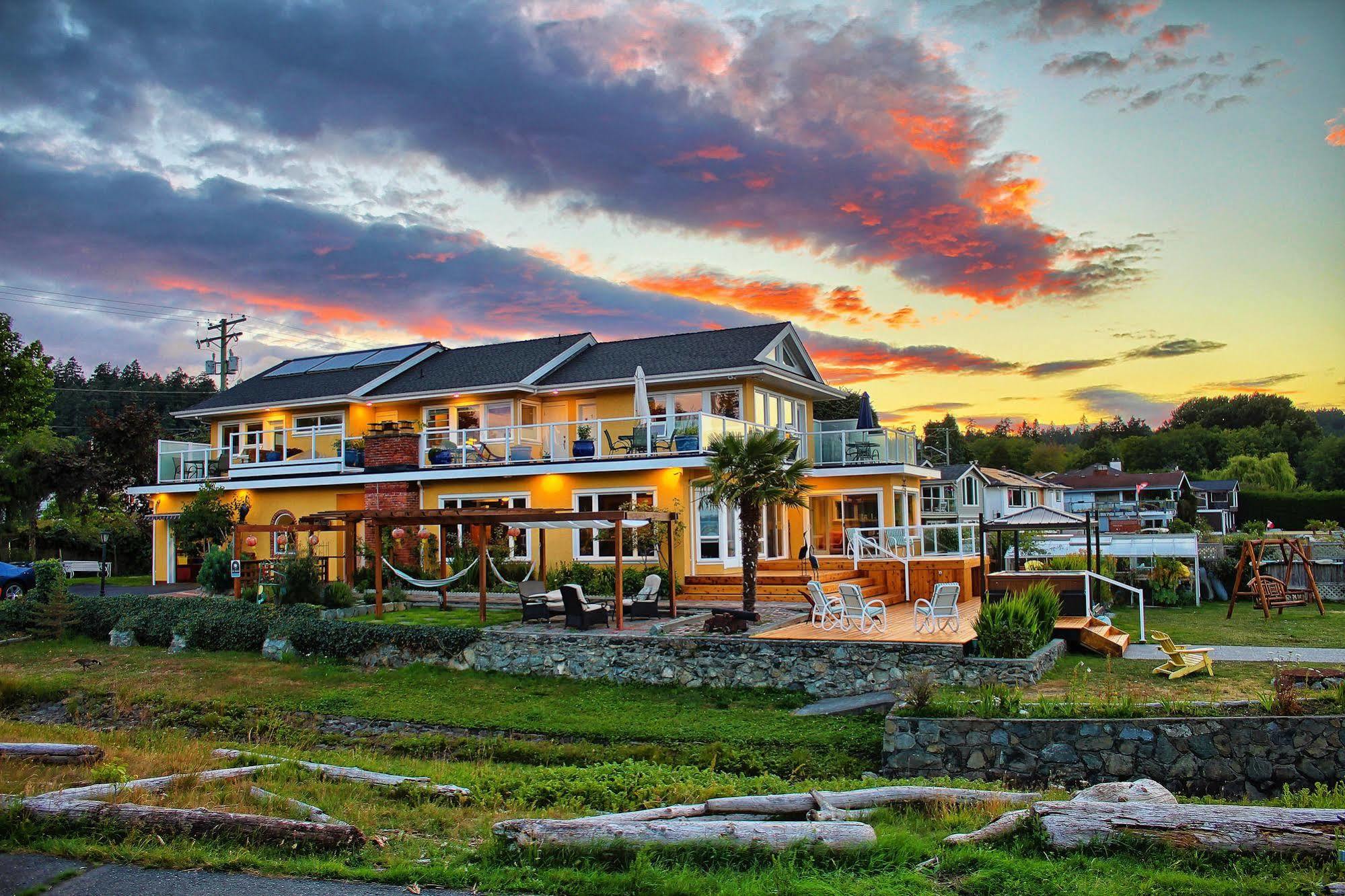 Birds Of A Feather Victoria Oceanfront Studio Suites Colwood Exterior photo