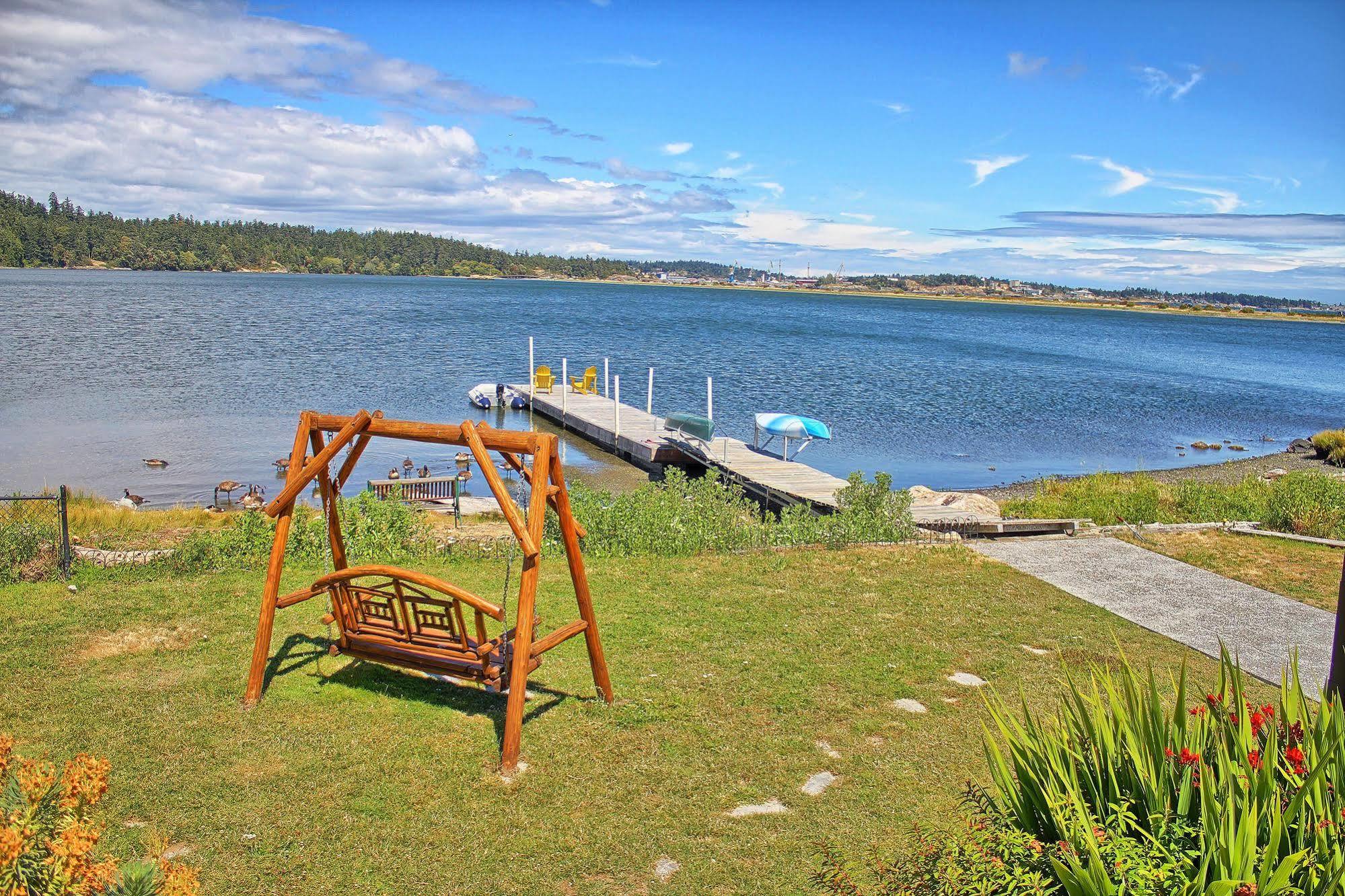 Birds Of A Feather Victoria Oceanfront Studio Suites Colwood Exterior photo