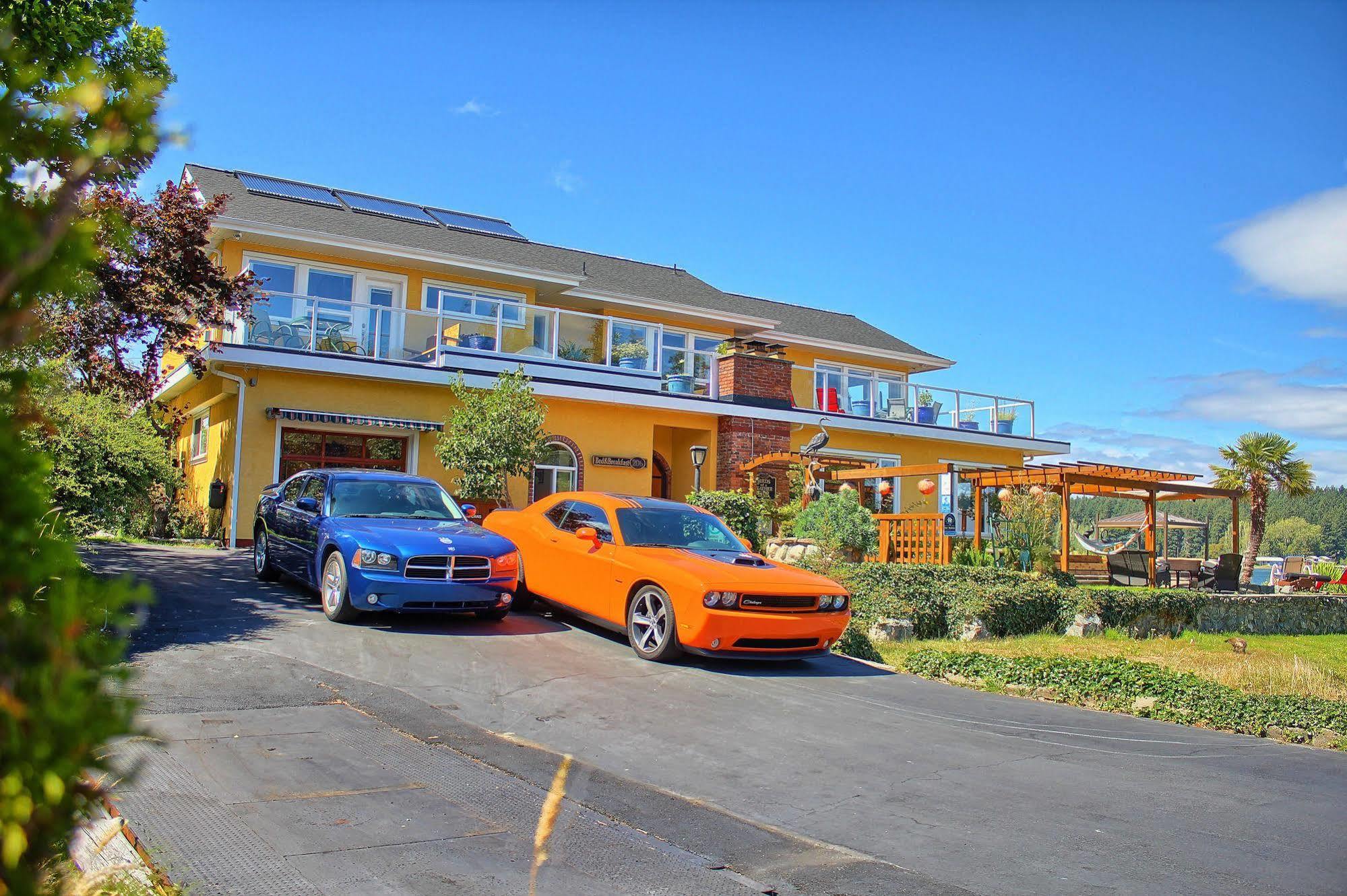 Birds Of A Feather Victoria Oceanfront Studio Suites Colwood Exterior photo